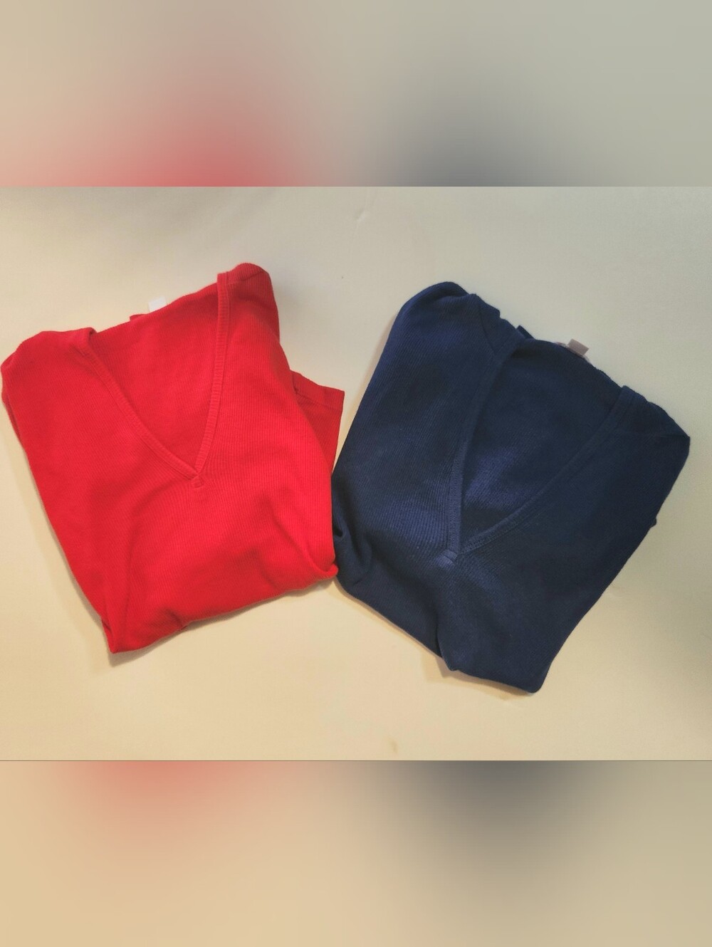 🩷Girl's Long Sleeve V-Neck Tees - Red and Navy Size: 11/12 L